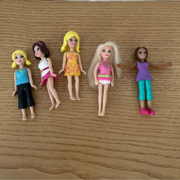 Polly Pocket Large Lot With 5 Dolls 30 + Clothes Carry Bag Case Convertible Car - Picture 5 of 6